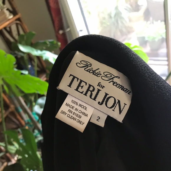 RICKIE FREEMAN for TERI JON Adorable Roses Suit Sz 2 - Picture 3 of 6